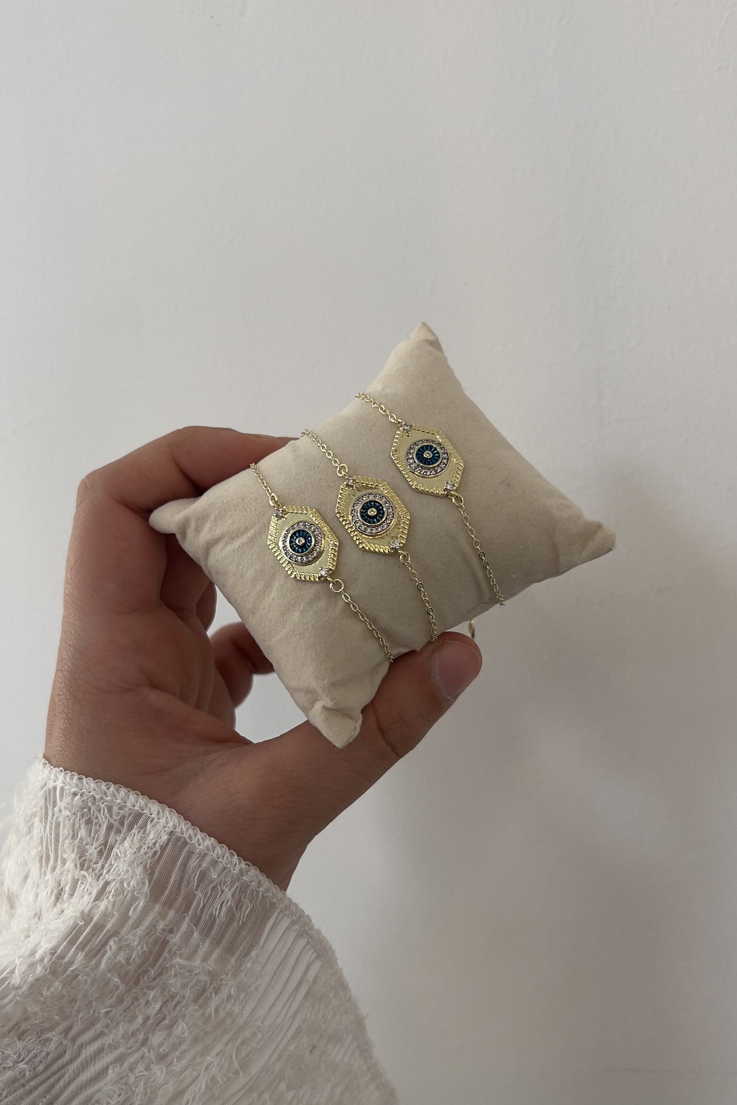 Blue Eye Armband