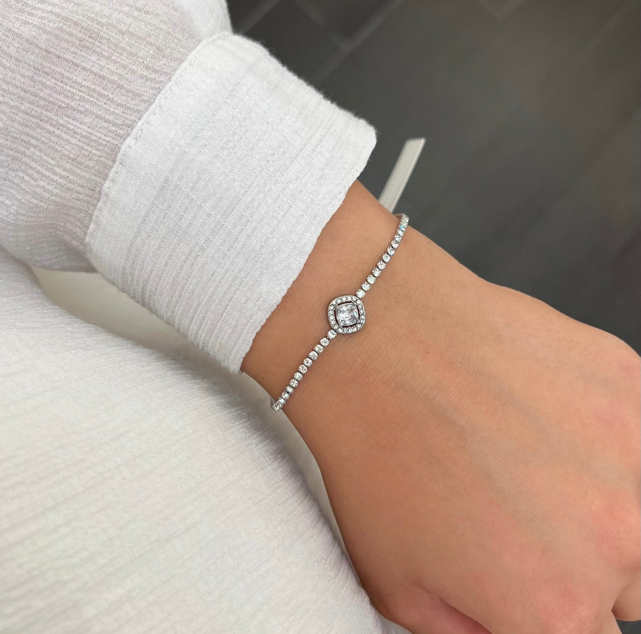 Tennisarmband mit quadratischem Diamantdesign