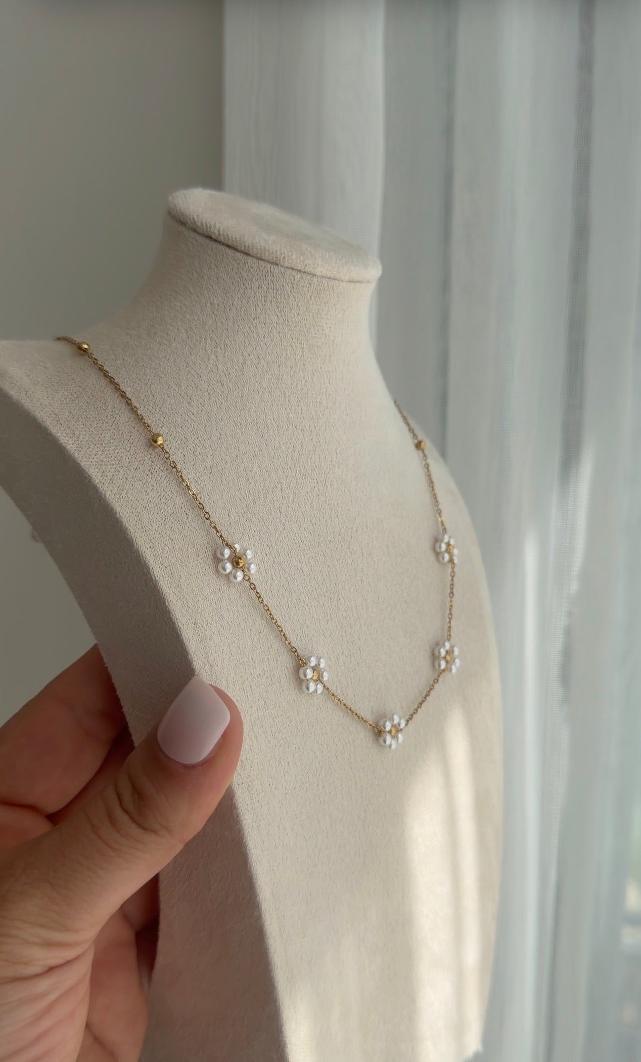 White Folower Kette