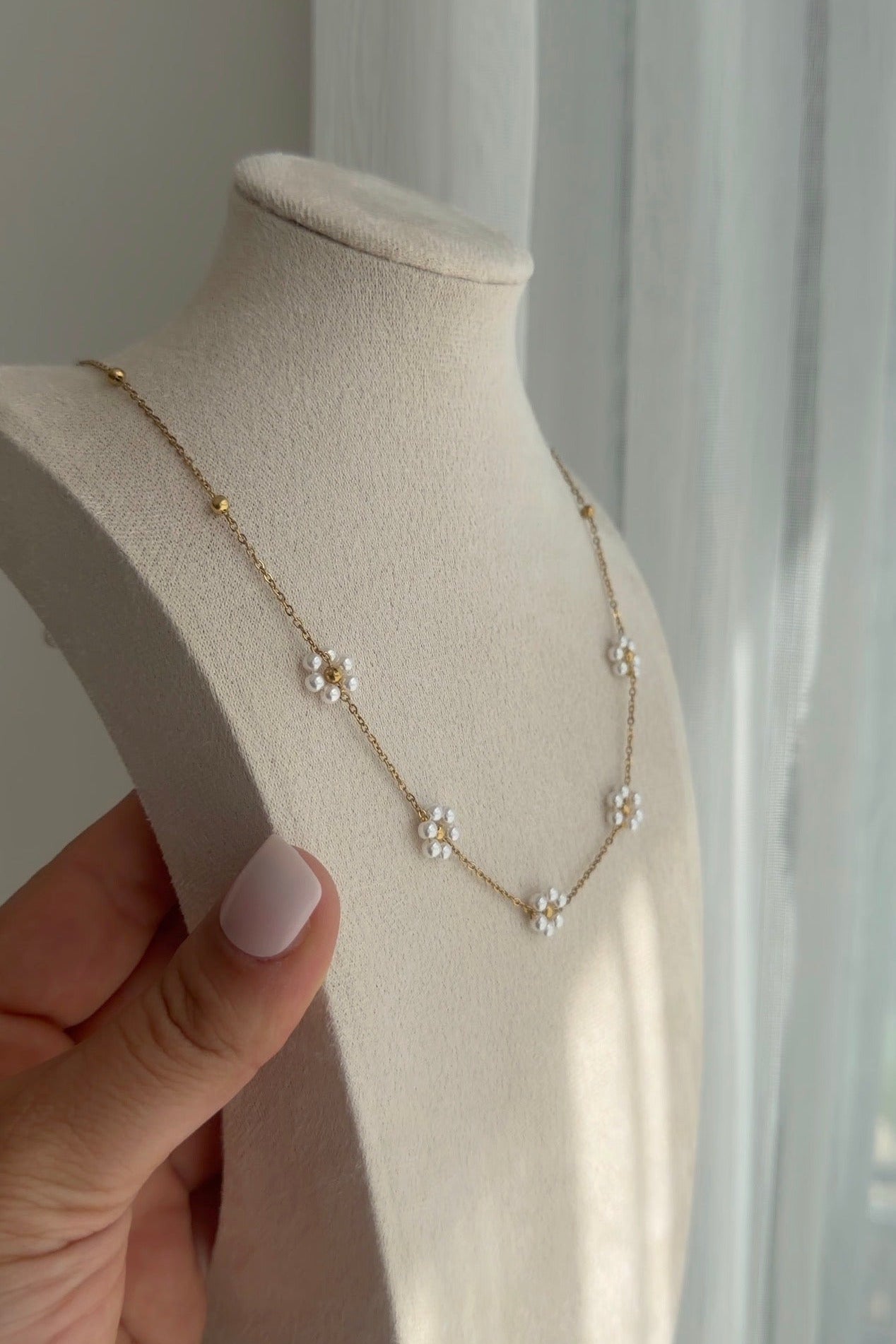 White Folower Kette