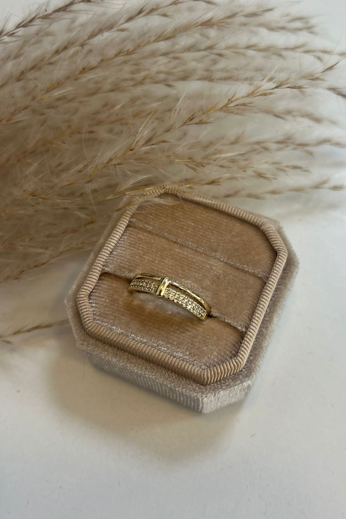 Juna Ring