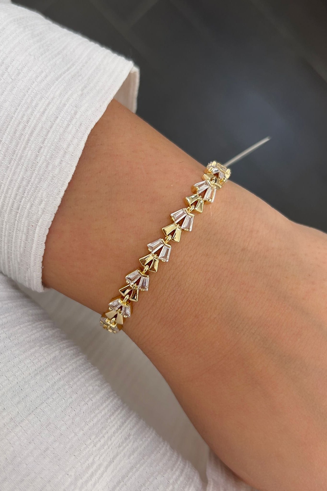 Armband aus Gold mit dreieckigen Akzenten
