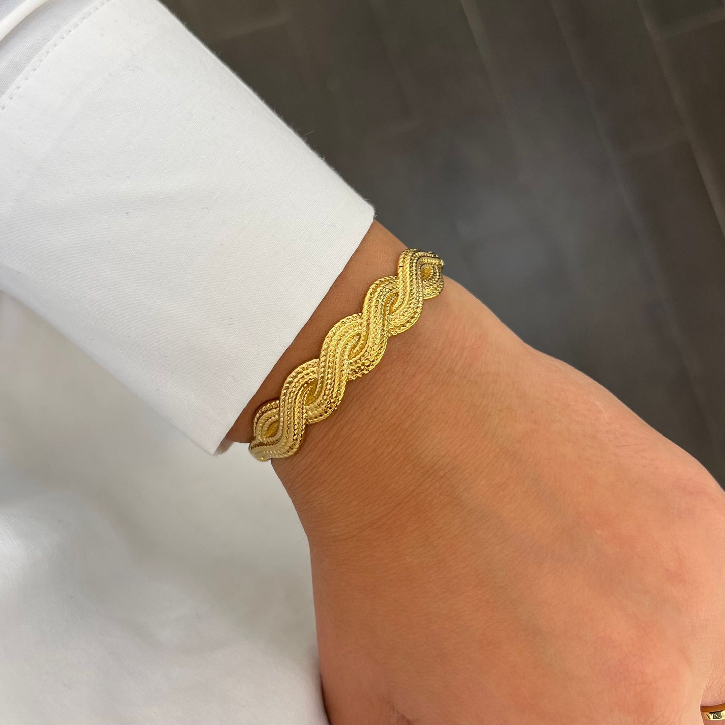 Armreif mit geflochtenem Design