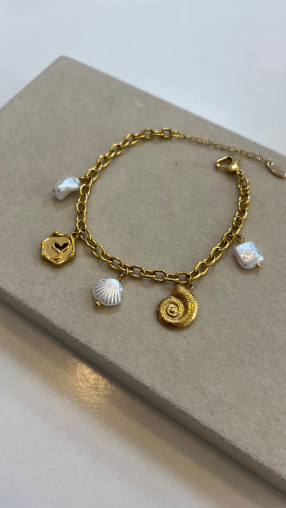Golden Sea Charm Armband