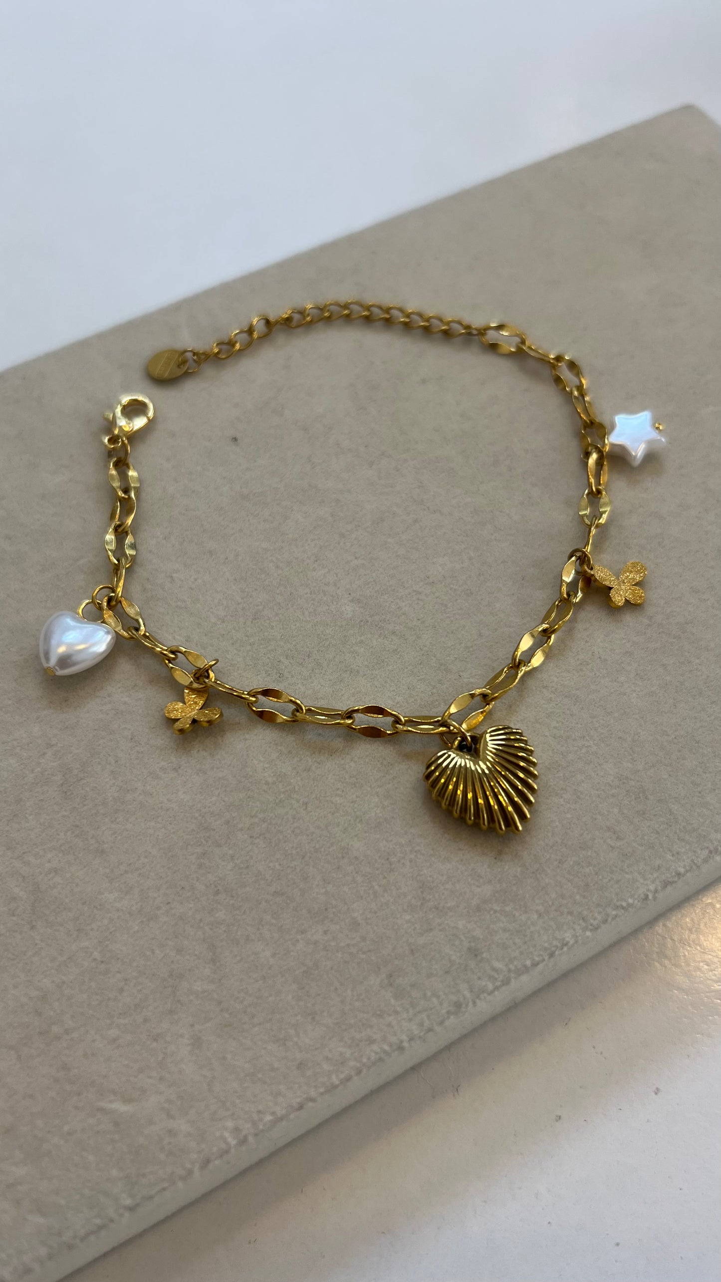 Golden Pearl Charm Armband