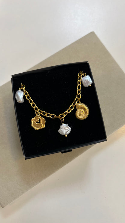 Golden Sea Charm Armband