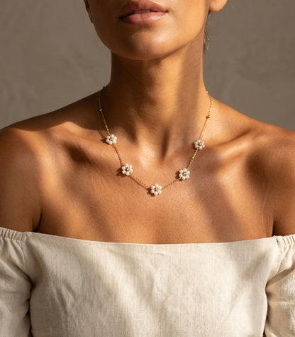 White Folower Kette
