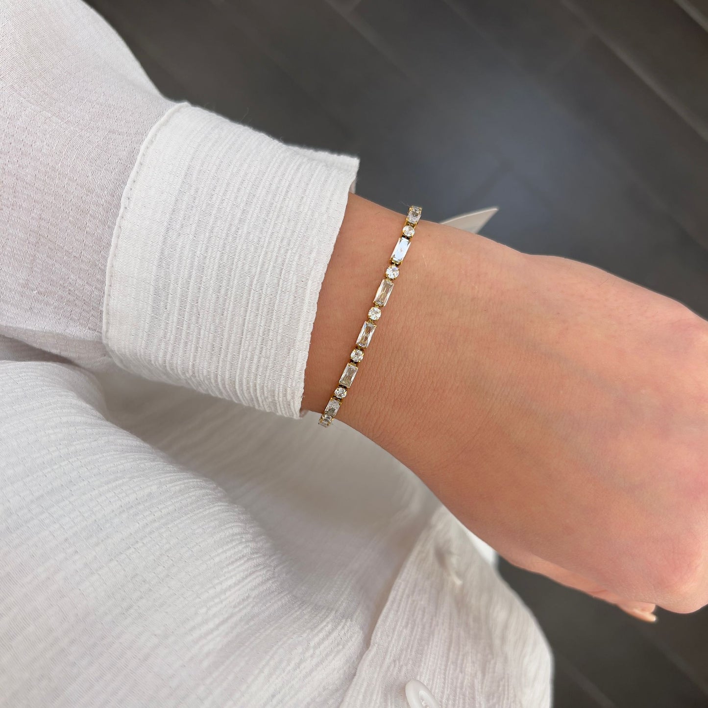 Armband mit Zirkoniasteinen